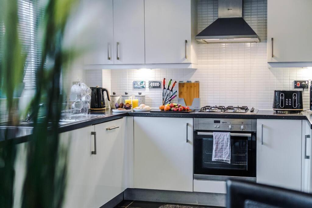 Stylish Townhouse Chester City Centre With Parking 外观 照片