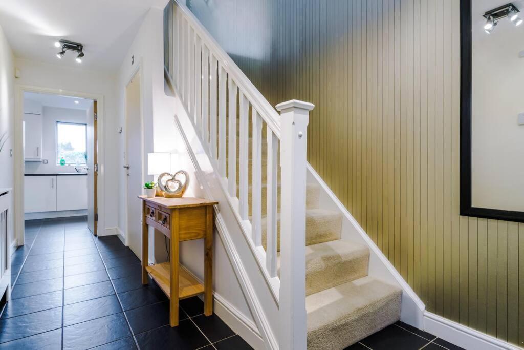 Stylish Townhouse Chester City Centre With Parking 外观 照片