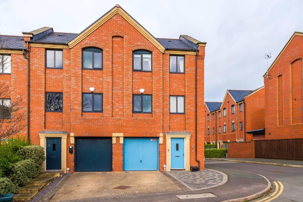 Stylish Townhouse Chester City Centre With Parking 外观 照片