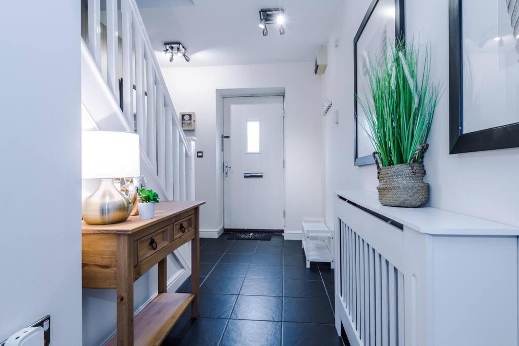Stylish Townhouse Chester City Centre With Parking 外观 照片