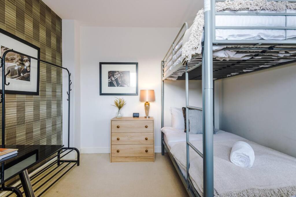 Stylish Townhouse Chester City Centre With Parking 外观 照片