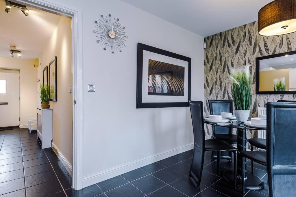 Stylish Townhouse Chester City Centre With Parking 外观 照片