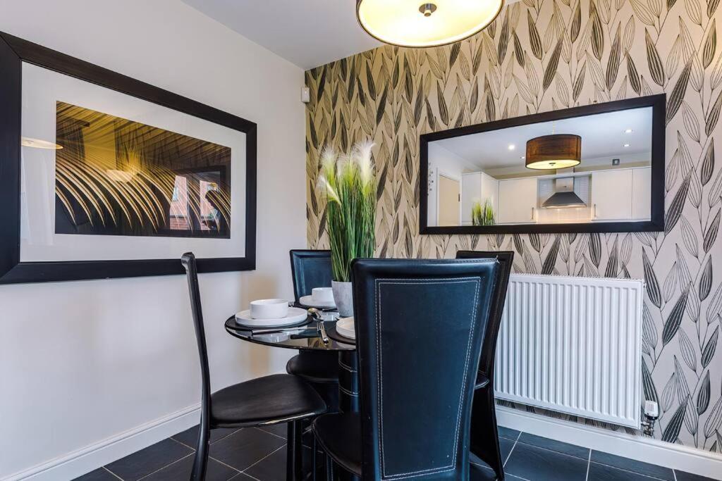 Stylish Townhouse Chester City Centre With Parking 外观 照片