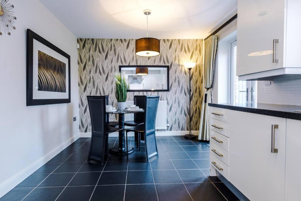 Stylish Townhouse Chester City Centre With Parking 外观 照片